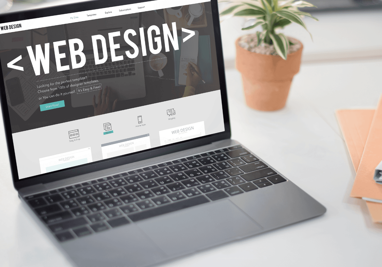 ordenador con diseño web