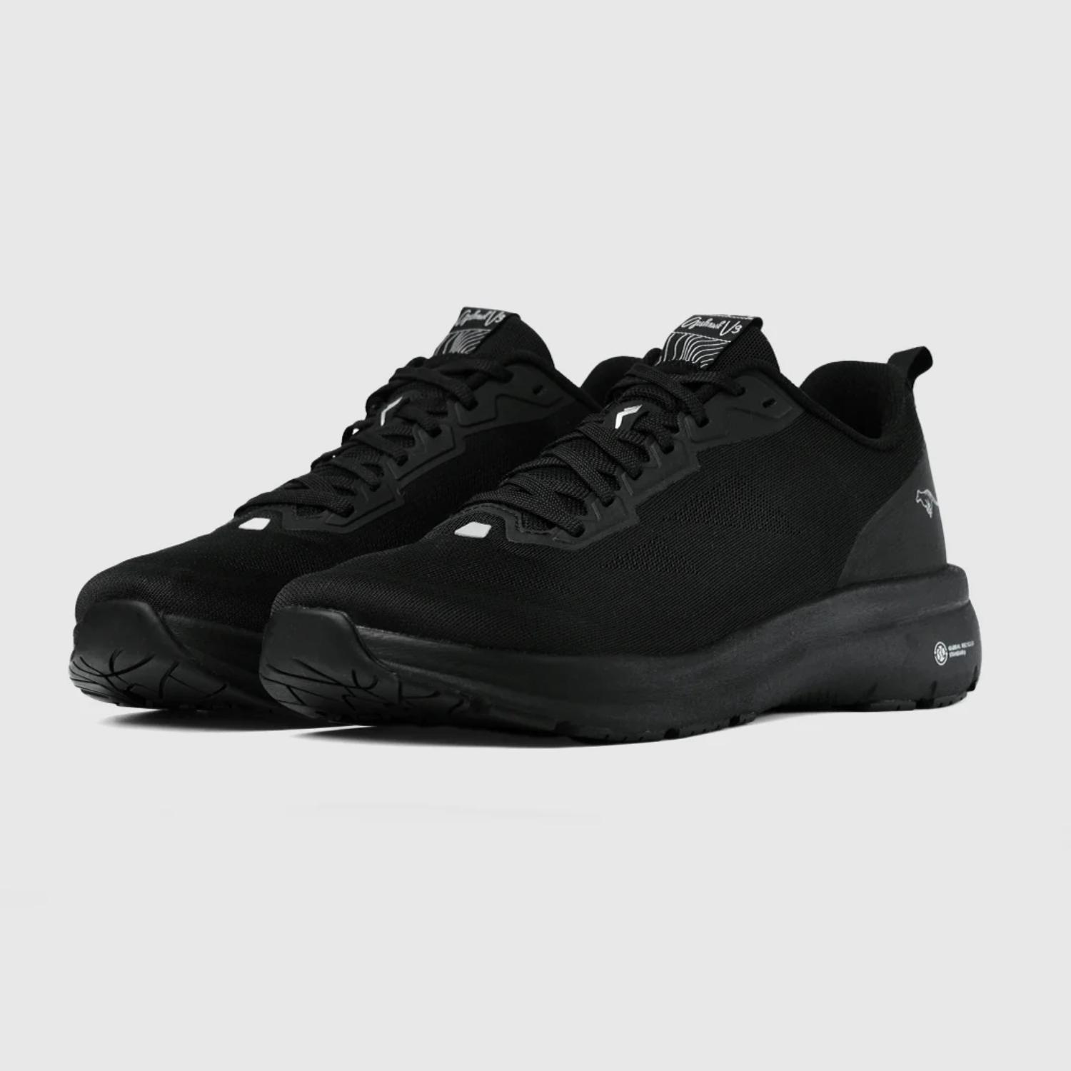 Zapatilla de running en negro, vista lateral, ejemplo de imagen de producto para redactar su ALT text